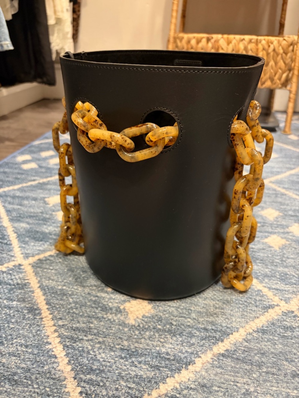 FOLSEDO NEWBIE ONYX Bucket Bag with Tortoiseshell Chain Strap